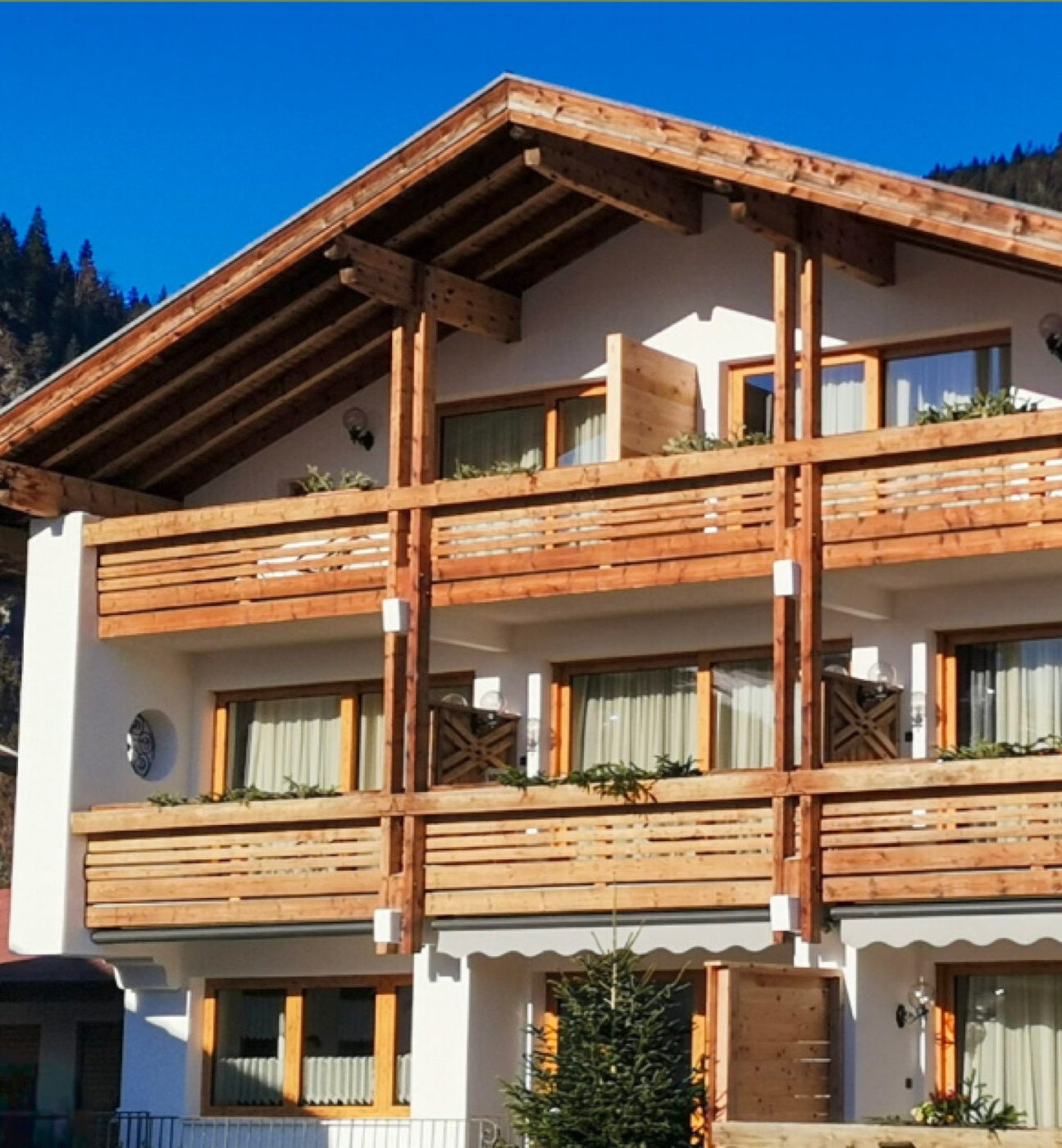 Hotel zu Apparthotel – Projektentwicklung & Generalsanierung · Reit im Winkl – Zustand nachher